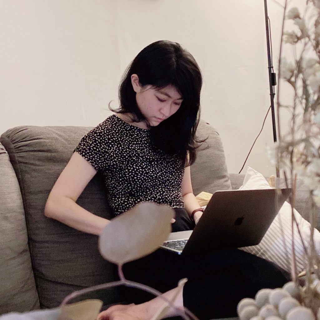 Lydia. C 在數位圈打滾了近8年，從數位行銷跟社群經營起家，延伸到線上電商產業與使用者經驗設計與研究的日常，到現在依舊對這變化萬千的領域深深著迷。隨手把讀到的資料整理起來，期待對自己與更多人有幫助。