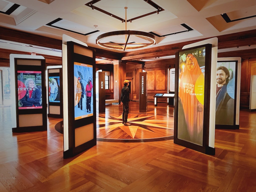 你怎麼看世界博物館(How Do You See the World Museum)，一樓展廳的互動裝置。波士頓的小眾博物館，波士頓旅遊有空檔的秘密景點推薦！