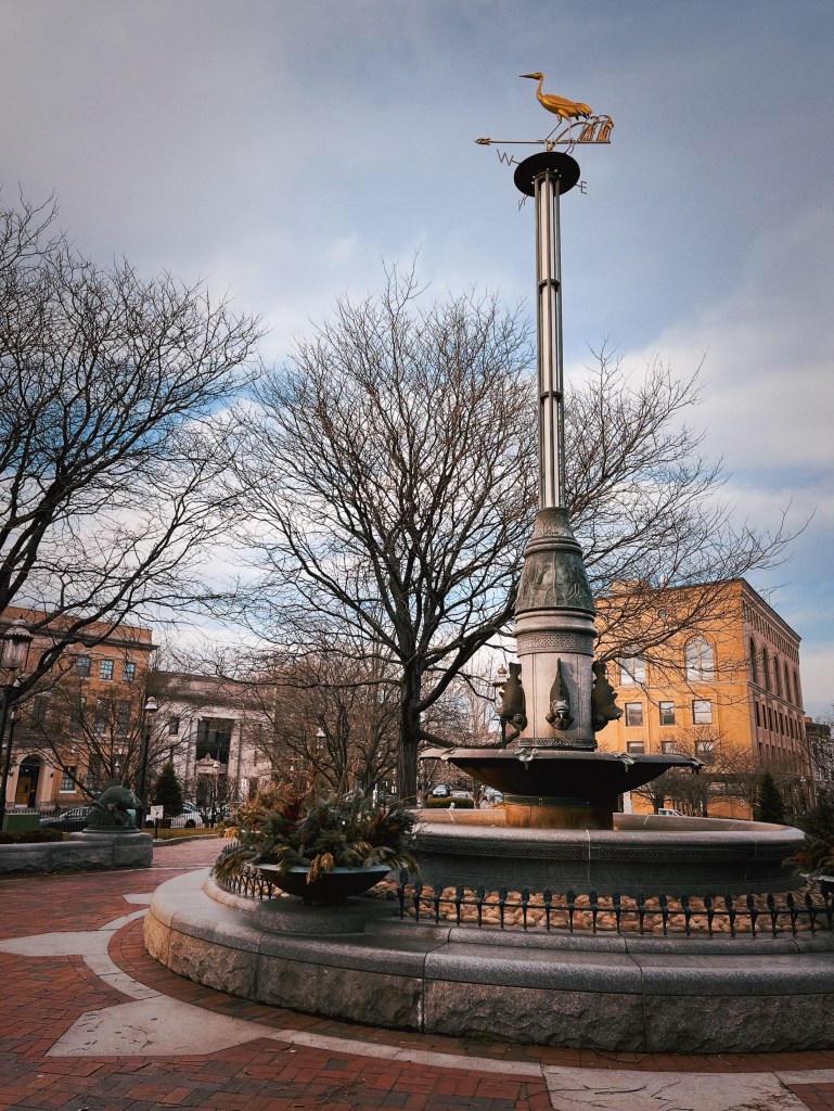 波士頓旅遊如果只有一天的時間,徒步參訪Boston的自由之路(Freedom Trail)絕對是最佳首選!
透過自由之路,就可以把波士頓著名的16個必訪景點都走過一次,深入了解波士頓的歷史故事、文化與重要的建築物。Old North Church老北教堂